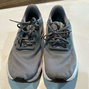 Nike Revolution4 running shoes~ football grey